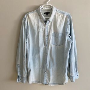 Joe Fresh Men’s Faded Denim Button Up Shirt in size Large